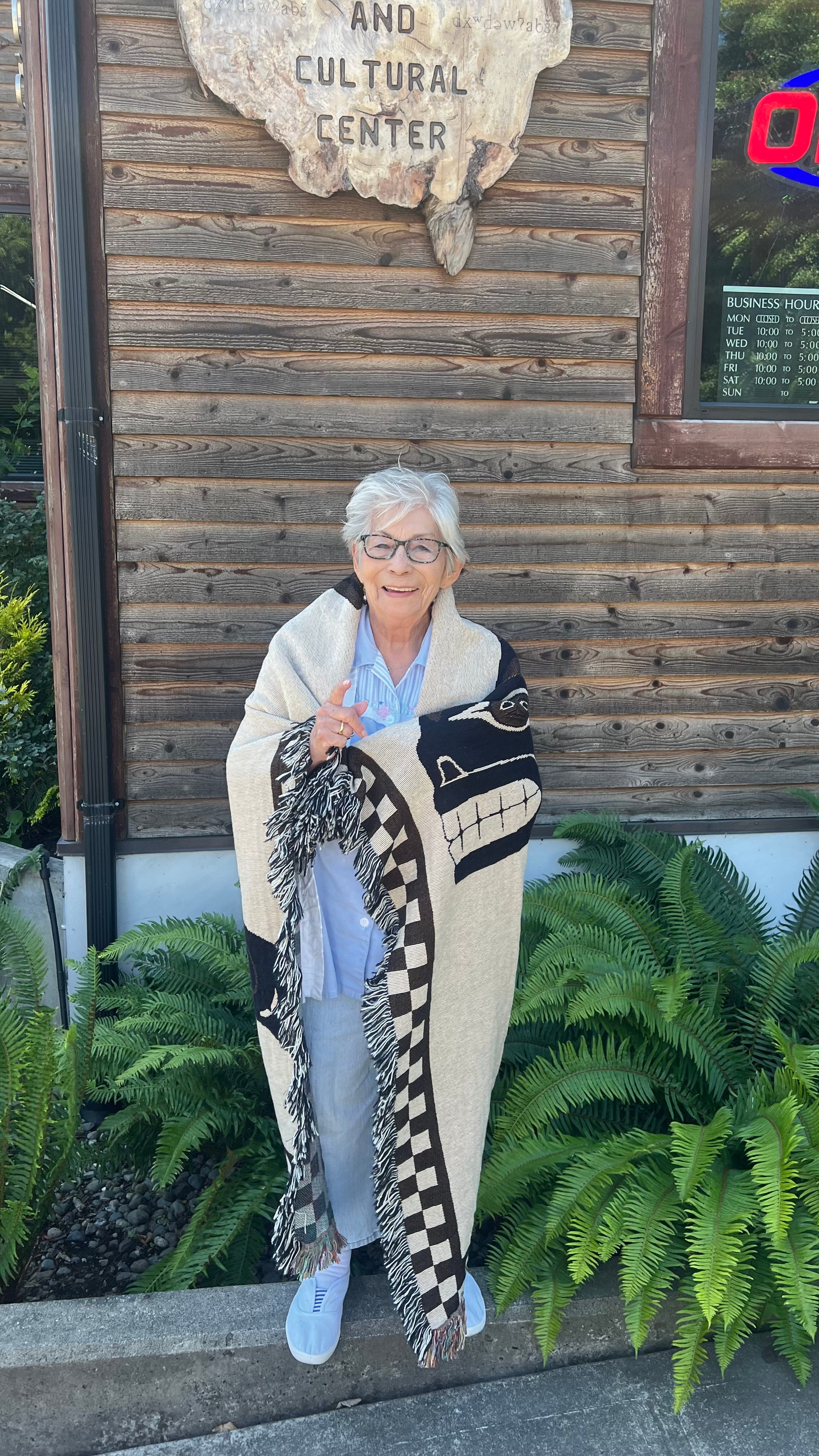 Eighth Generation Blankets | Duwamish Longhouse & Cultural